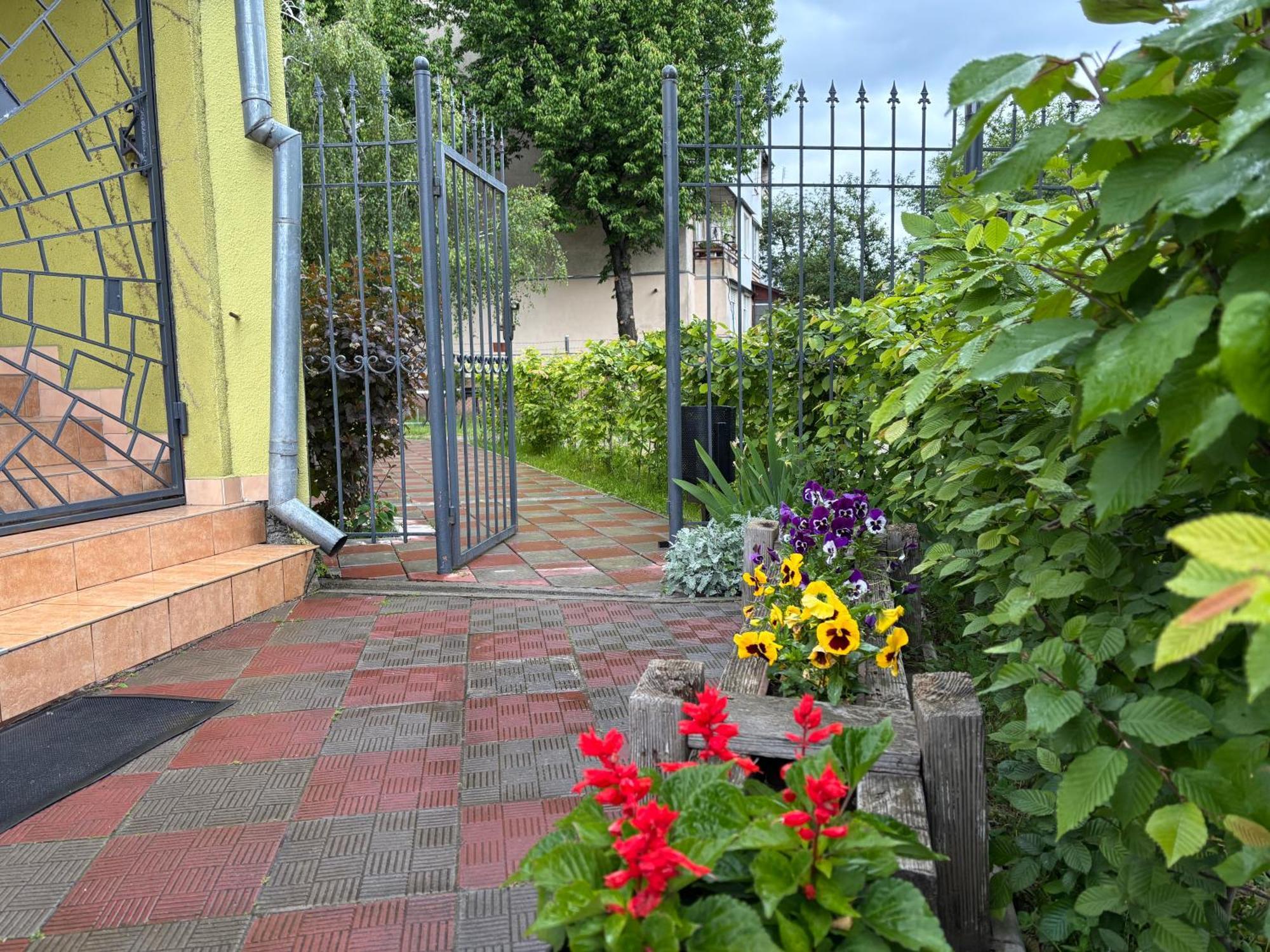 Авіа Leilighet Uzjhorod Eksteriør bilde